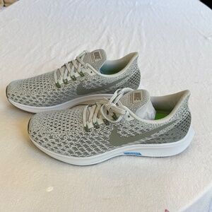 Men's NIKE Air Zoom Pegasus 35 sneakers, size 9